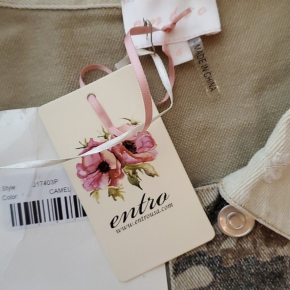 Entro Denim Cropoed Distressed Trucker Jacket, oversized. - Picture 13 of 15